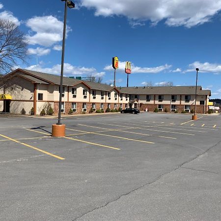Super 8 By Wyndham Tilton/Lake Winnipesaukee Exteriör bild