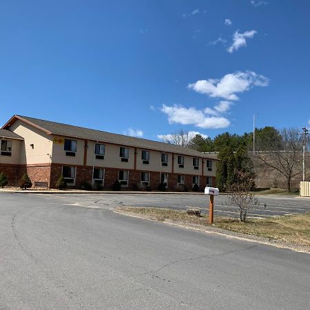 Super 8 By Wyndham Tilton/Lake Winnipesaukee Exteriör bild