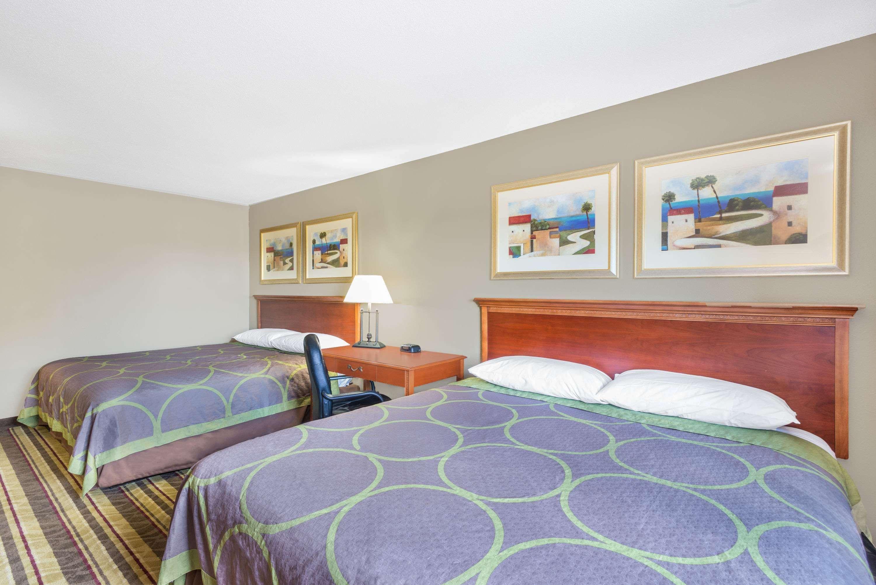 Super 8 By Wyndham Tilton/Lake Winnipesaukee Exteriör bild