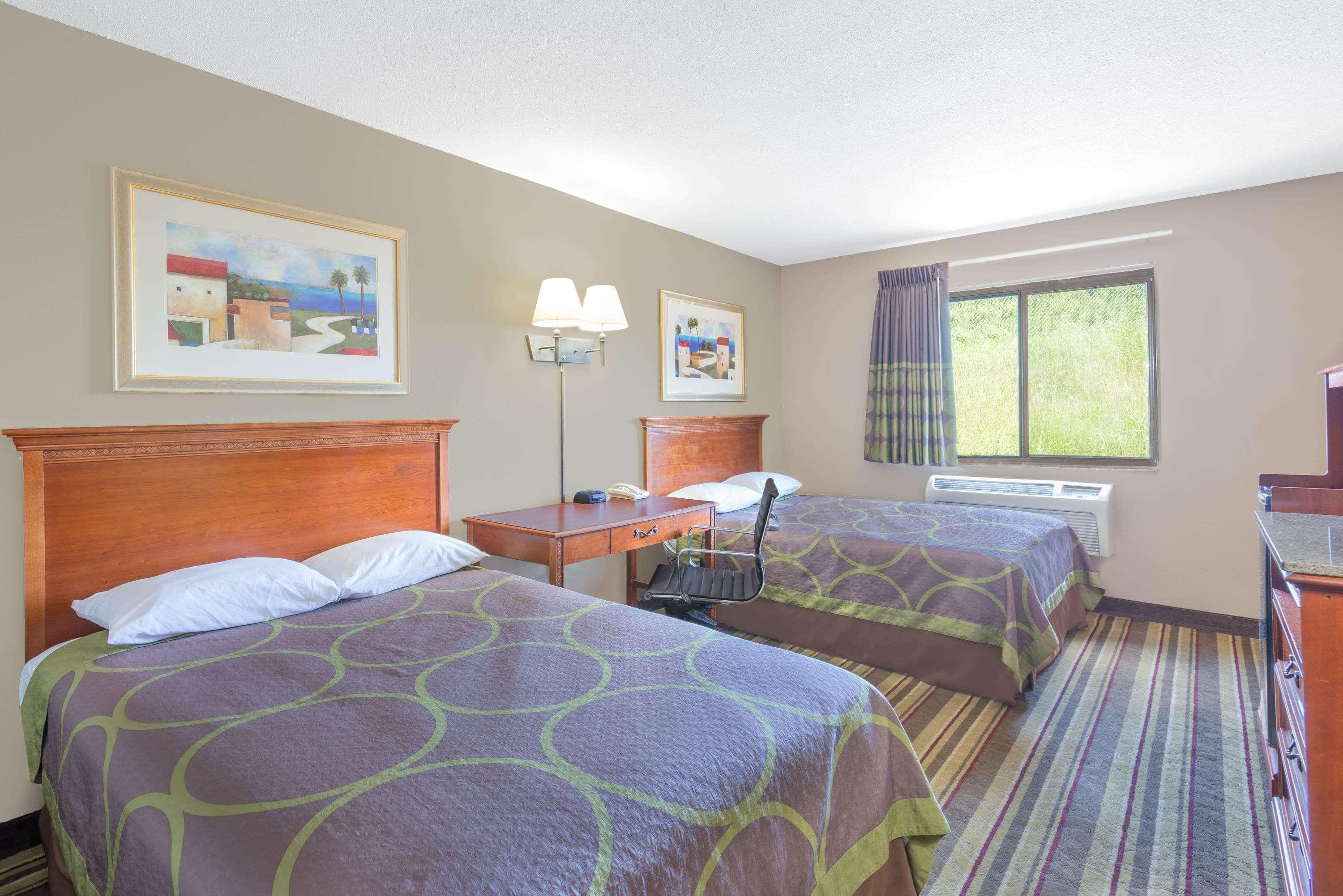 Super 8 By Wyndham Tilton/Lake Winnipesaukee Exteriör bild